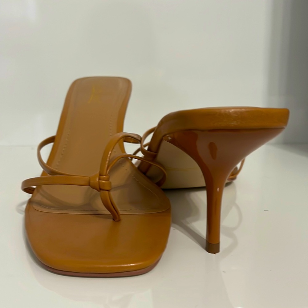 BEIGE leather unused heels (Anne Michelle)